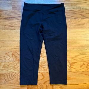 Ivivva girls black cropped leggings size 14